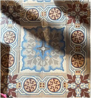 Détail de motif de mosaïque bleu et brun