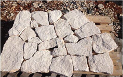 Palette de pierres taillées